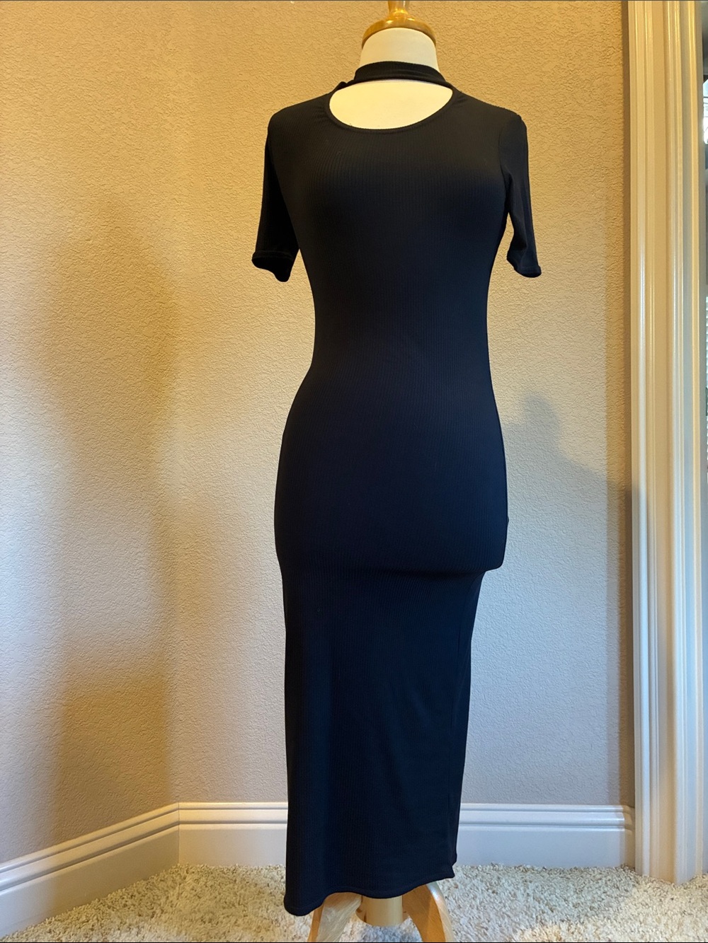 Black Short-Sleeve Ribbed Maxi Dress with Cutout Neckline